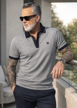 POLO PIQUÉ CINZA COM FECHO