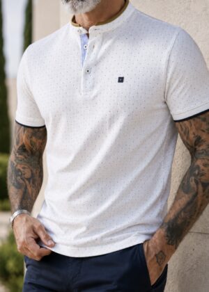 POLO BRANCO COM BOLINHAS