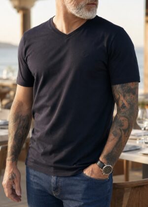 T-SHIRT AZUL BORDADA DECOTE EM V