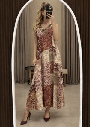 VESTIDO MIDI SUBLIMADO COM APLICAÇÃO