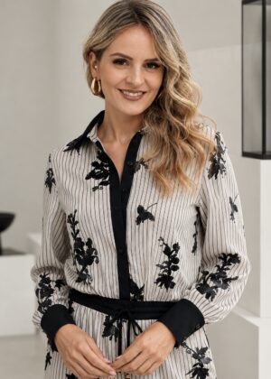 CAMISA COM RISCAS E FLORES PRETO E BRANCO